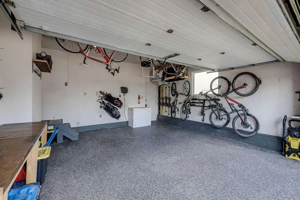 23 Woodgrove Crescent SW Calgary AB t2w3y9