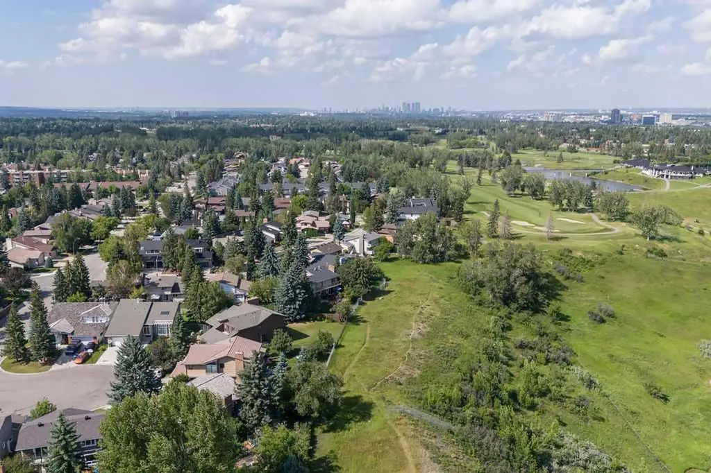23 Woodgrove Crescent SW Calgary AB t2w3y9