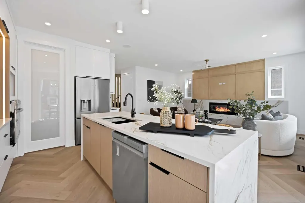 530 Waterford Rise Chestermere AB T1X 3B5