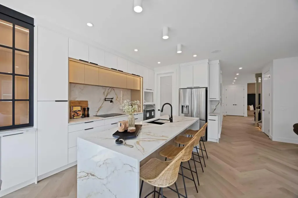530 Waterford Rise Chestermere AB T1X 3B5