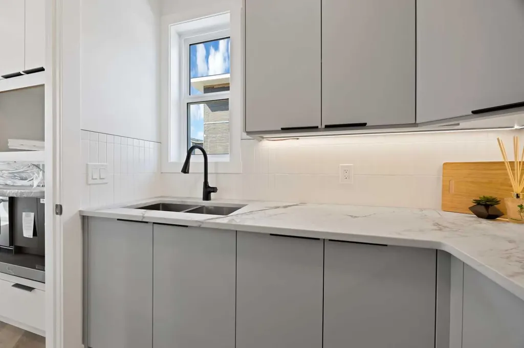 530 Waterford Rise Chestermere AB T1X 3B5