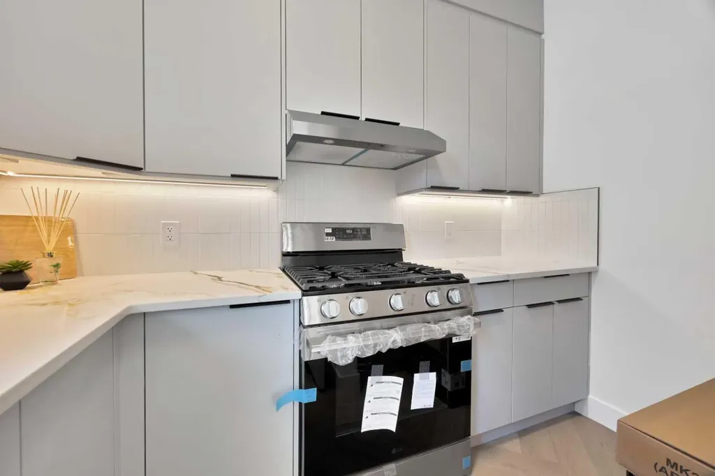 530 Waterford Rise Chestermere AB T1X 3B5