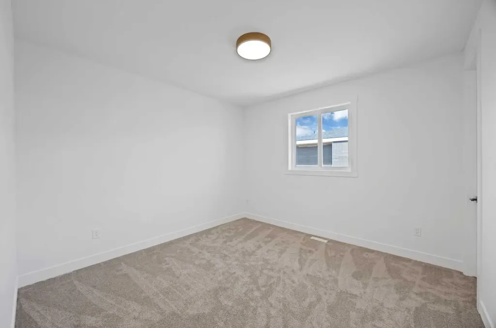 530 Waterford Rise Chestermere AB T1X 3B5