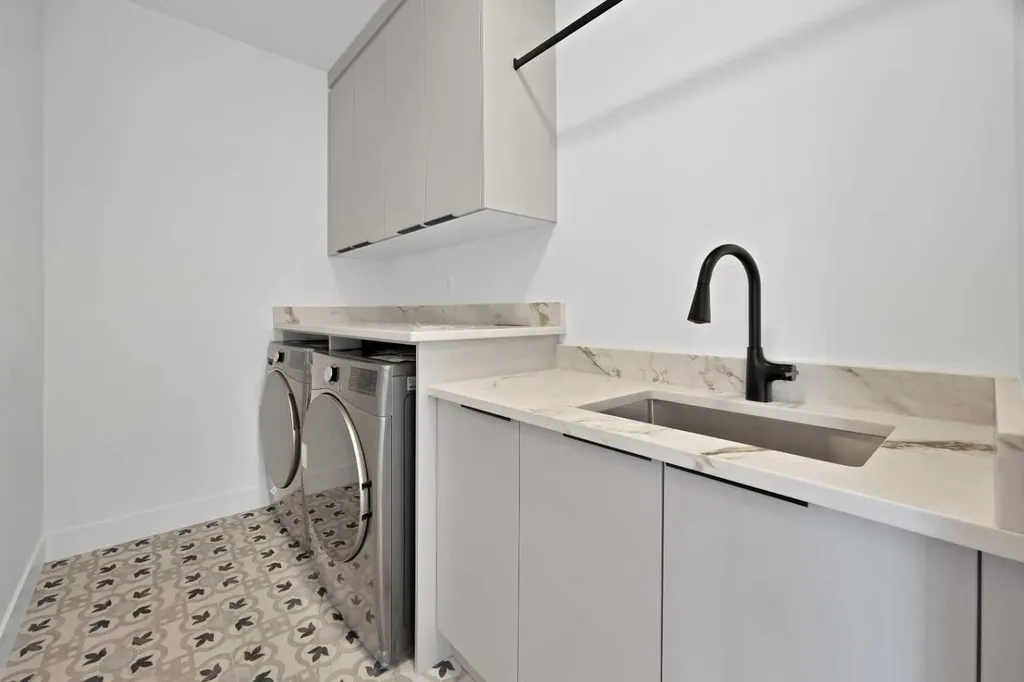 530 Waterford Rise Chestermere AB T1X 3B5