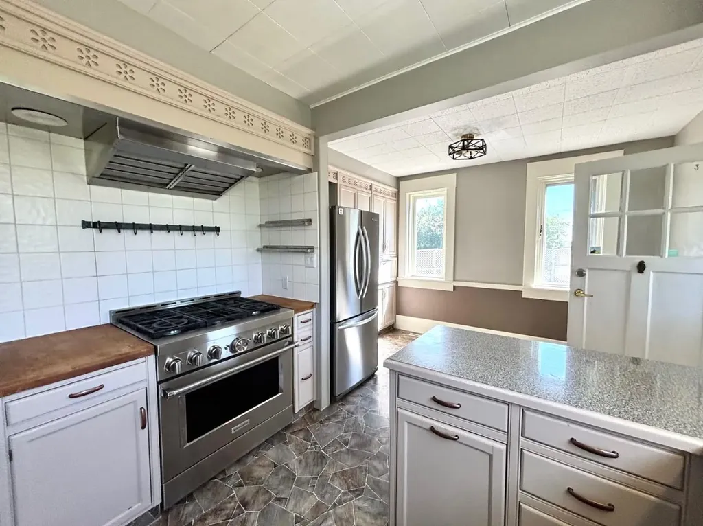 594238 104 Street E Rural Foothills County AB T0L0P0
