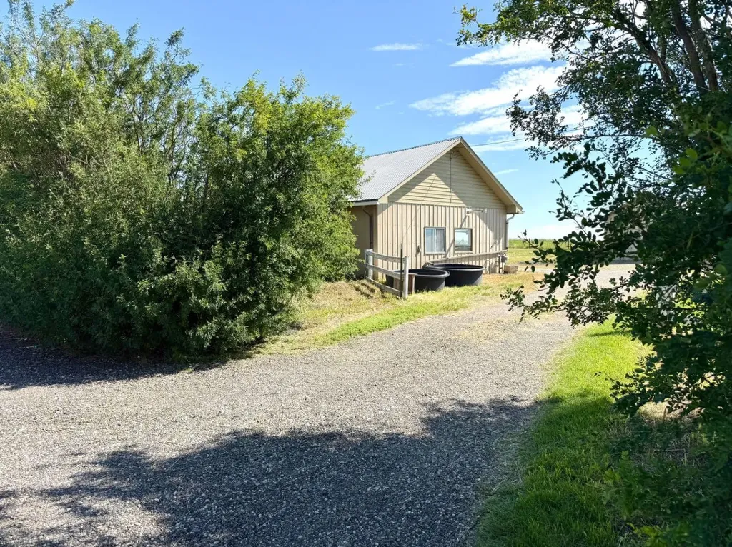 594238 104 Street E Rural Foothills County AB T0L0P0