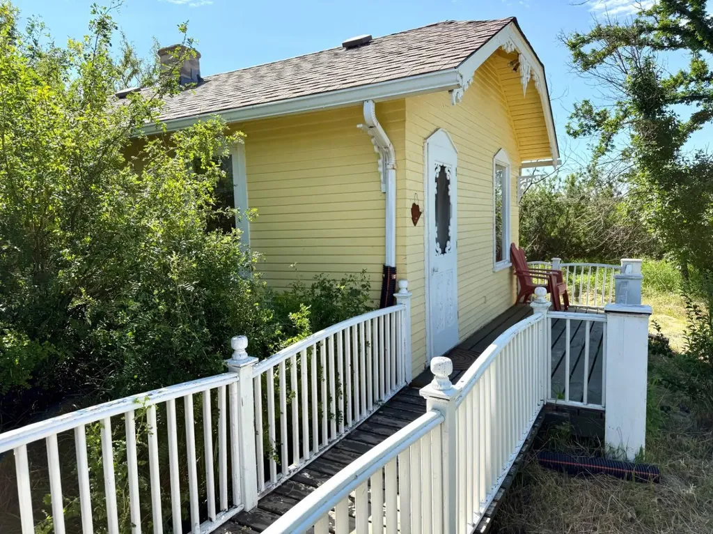 594238 104 Street E Rural Foothills County AB T0L0P0