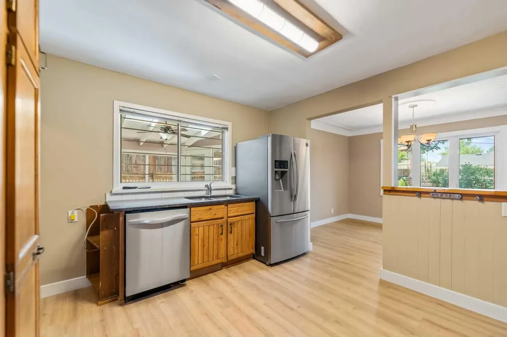 5923 Thorncliffe Drive NW Calgary AB T2K2Z9