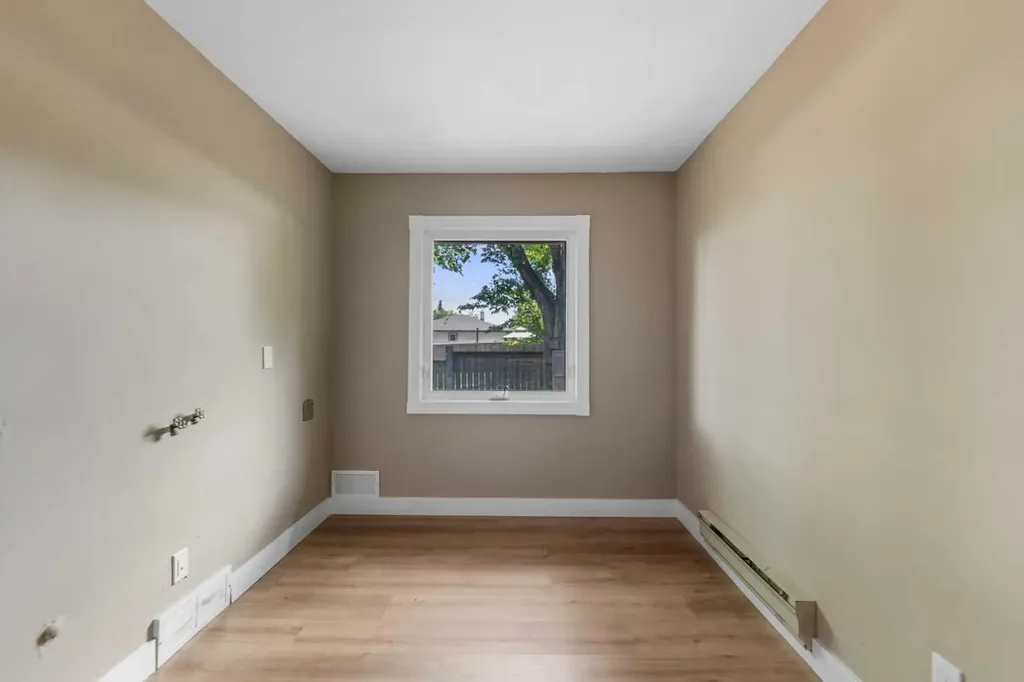 5923 Thorncliffe Drive NW Calgary AB T2K2Z9