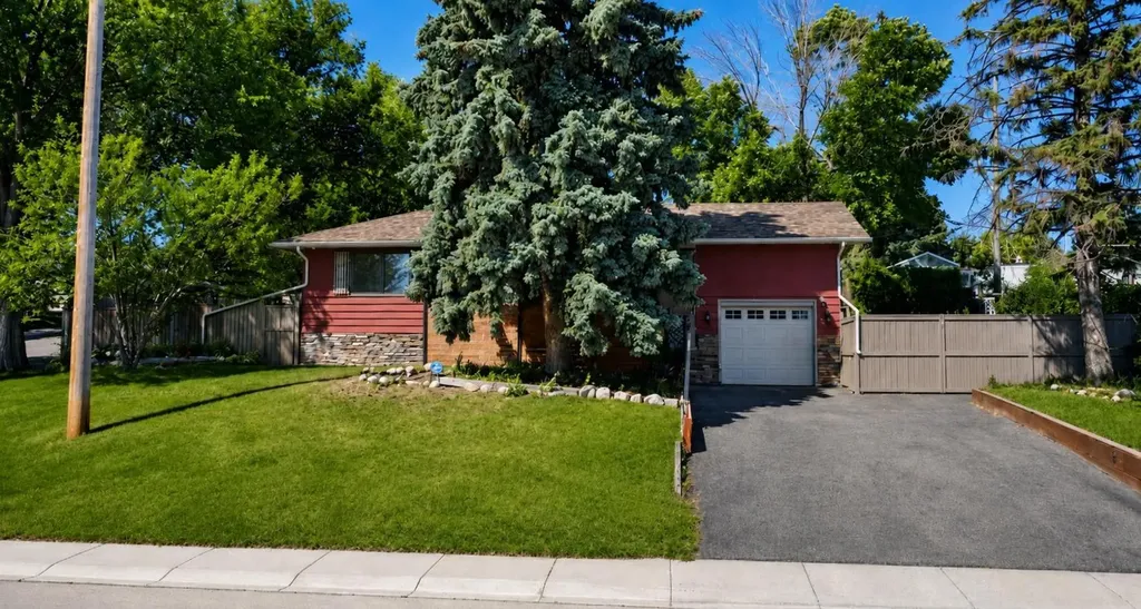 5923 Thorncliffe Drive NW Calgary AB T2K2Z9