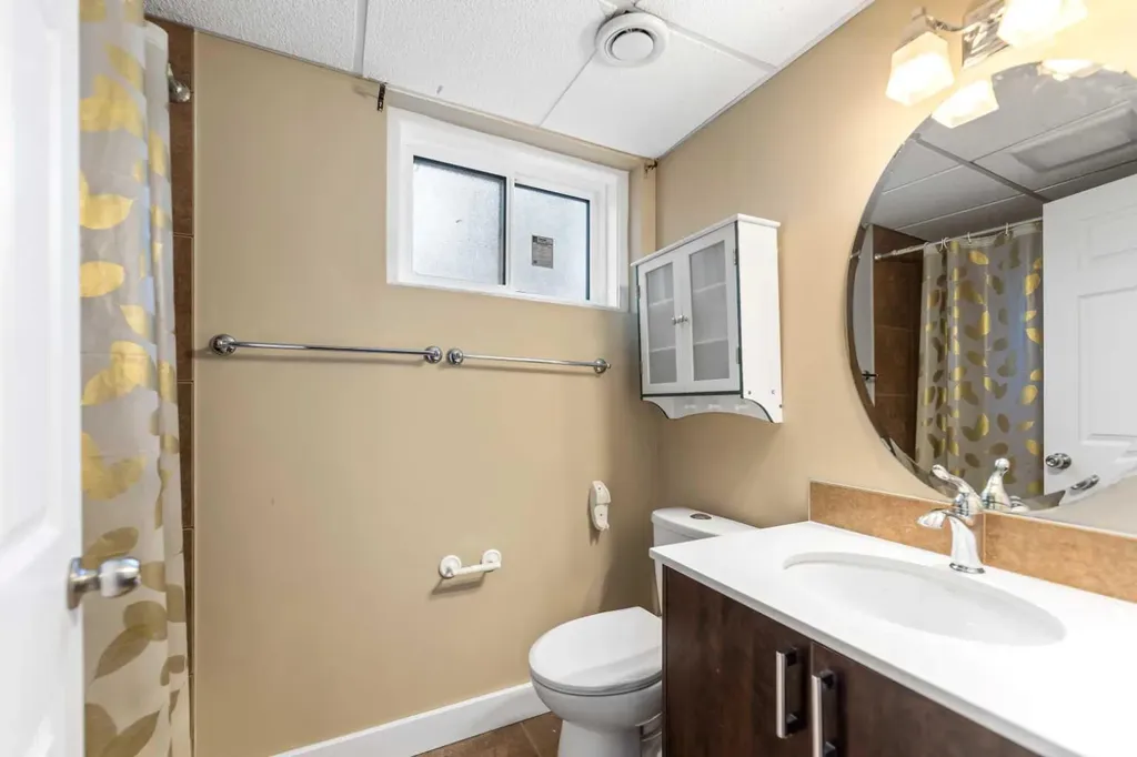 5923 Thorncliffe Drive NW Calgary AB T2K2Z9