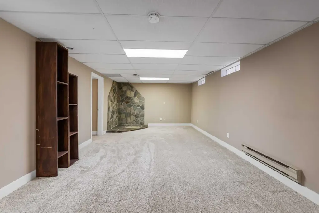 5923 Thorncliffe Drive NW Calgary AB T2K2Z9