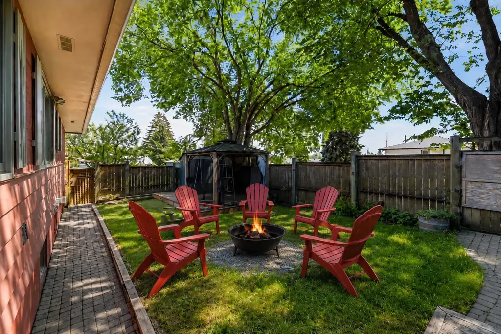 5923 Thorncliffe Drive NW Calgary AB T2K2Z9