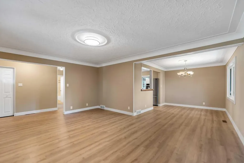 5923 Thorncliffe Drive NW Calgary AB T2K2Z9