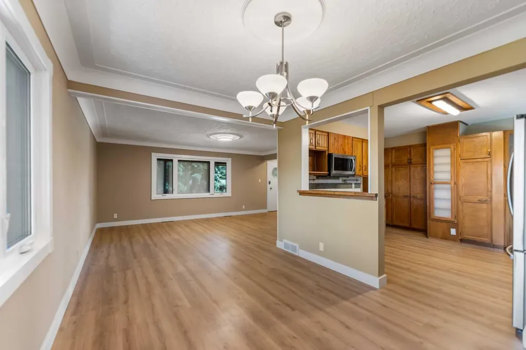 5923 Thorncliffe Drive NW Calgary AB T2K2Z9