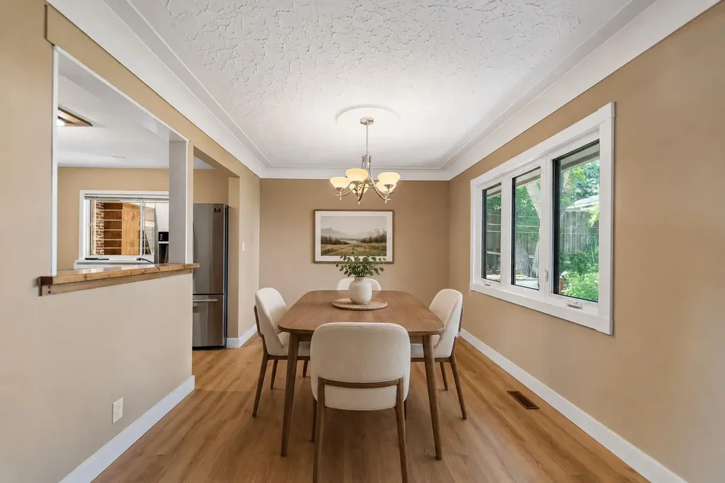 5923 Thorncliffe Drive NW Calgary AB T2K2Z9
