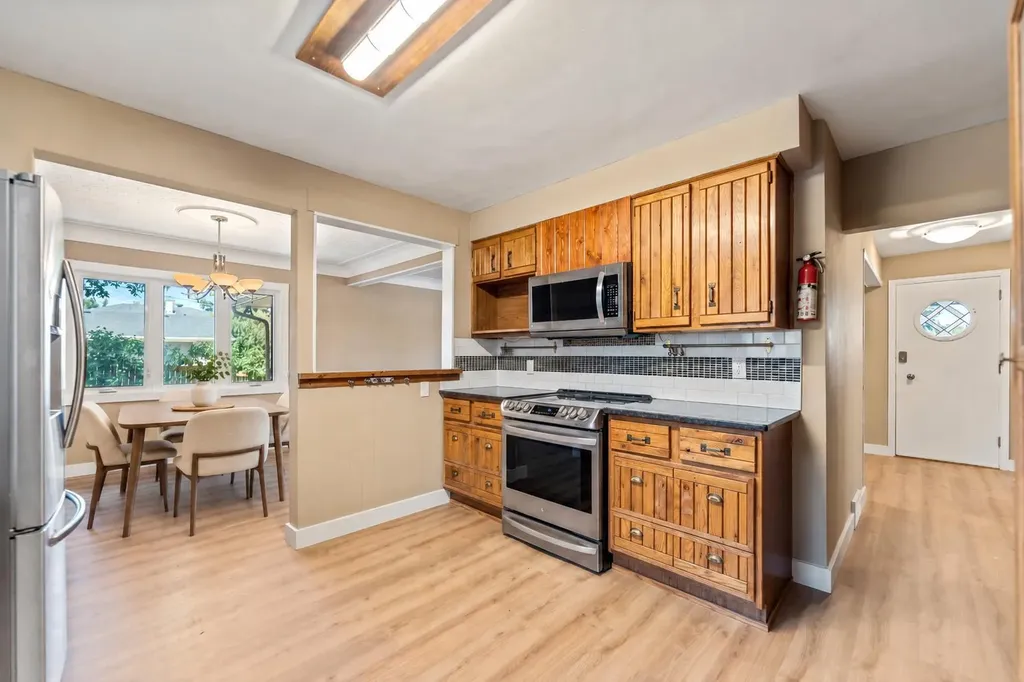 5923 Thorncliffe Drive NW Calgary AB T2K2Z9
