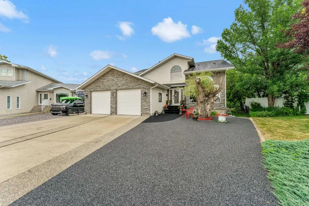 612 Sangster Crescent SW Redcliff AB T0J 2P2