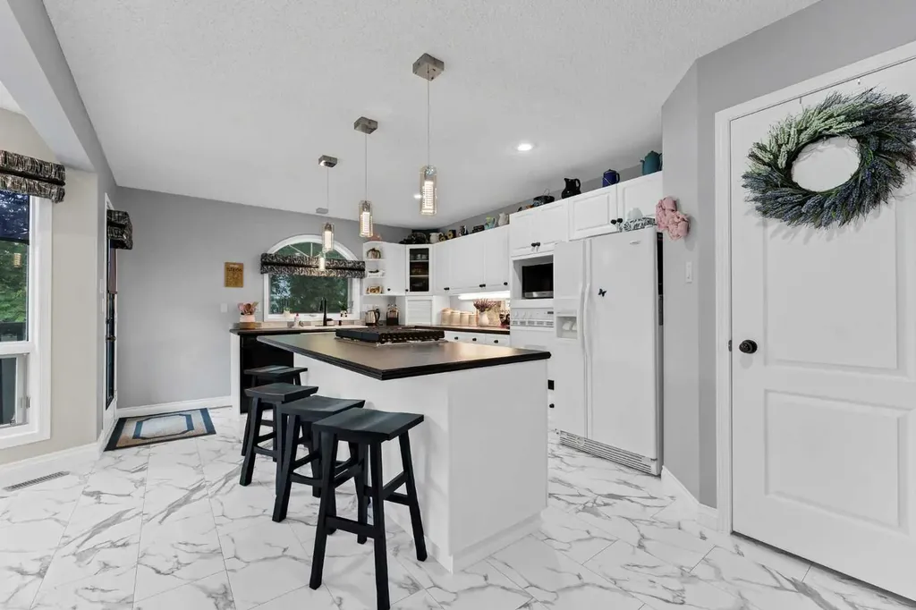 612 Sangster Crescent SW Redcliff AB T0J 2P2