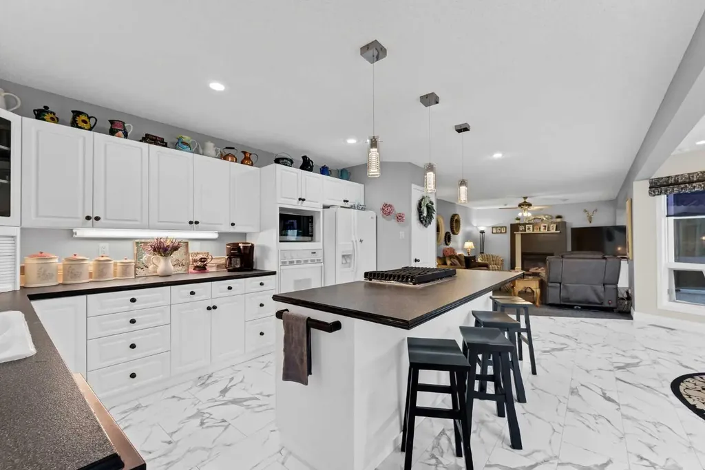 612 Sangster Crescent SW Redcliff AB T0J 2P2