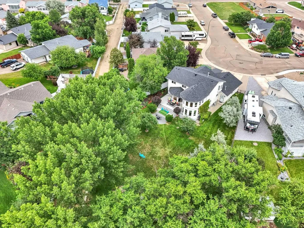 612 Sangster Crescent SW Redcliff AB T0J 2P2