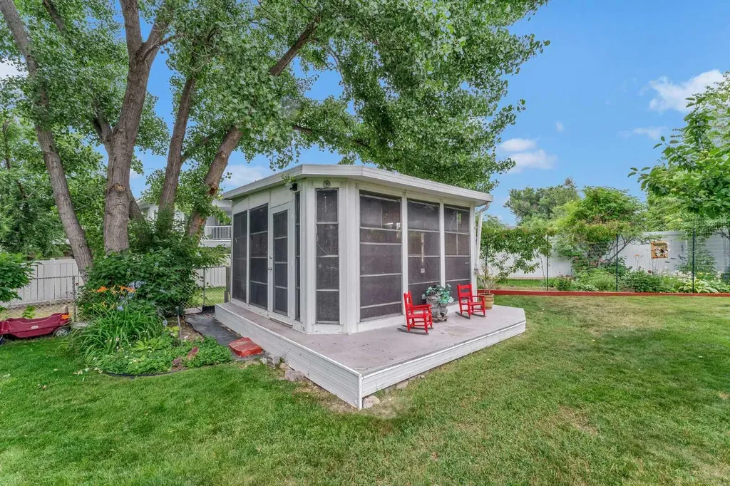 612 Sangster Crescent SW Redcliff AB T0J 2P2