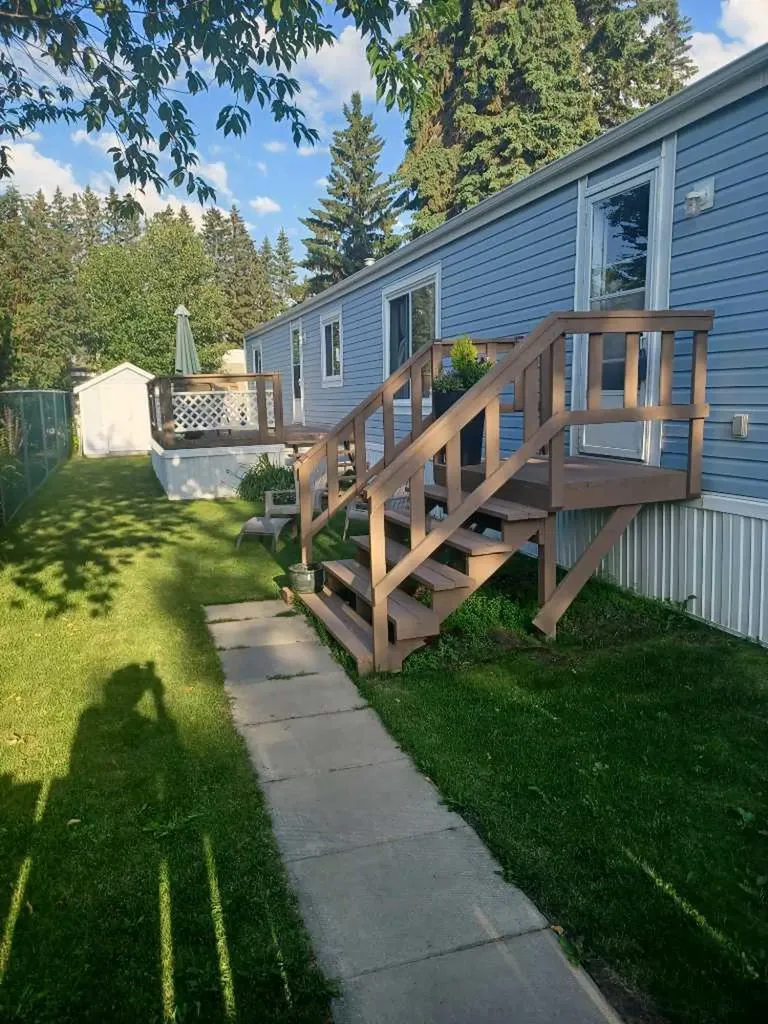 4851 46 Street Sylvan Lake AB T4S 1X2