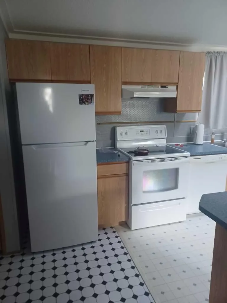 4851 46 Street Sylvan Lake AB T4S 1X2