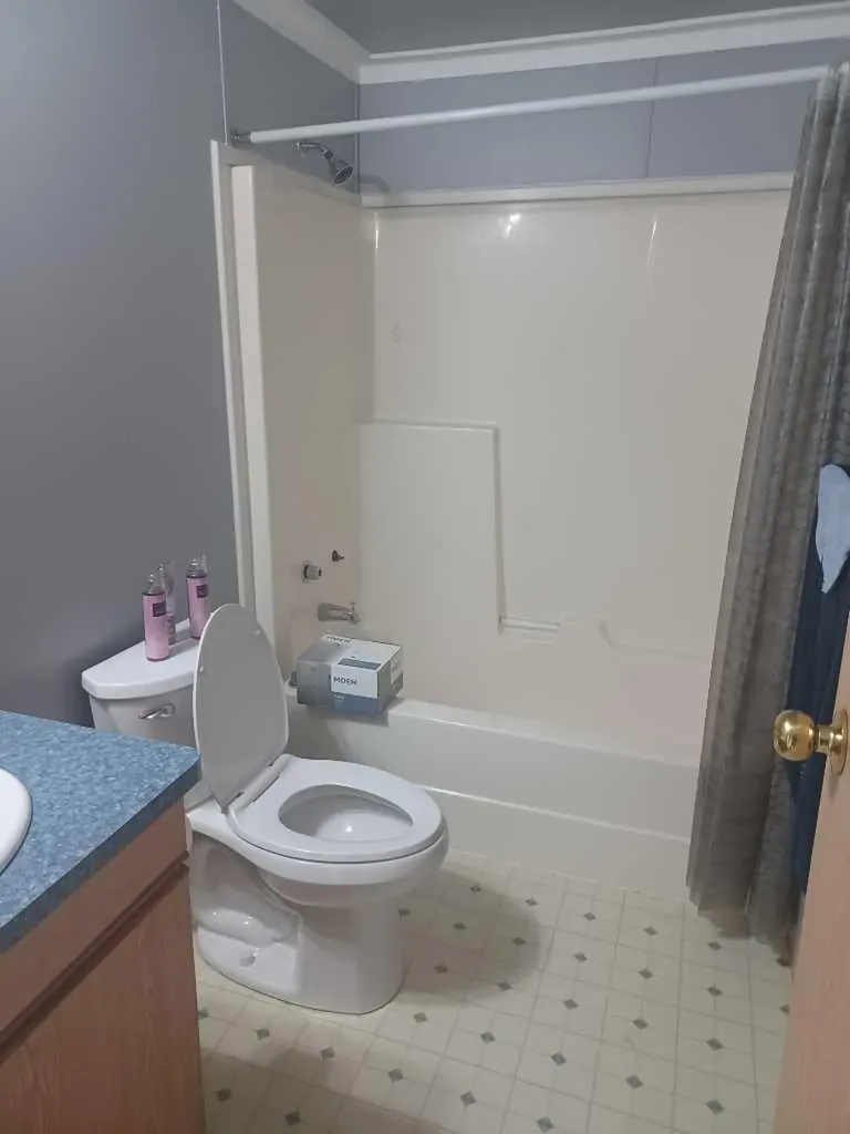 4851 46 Street Sylvan Lake AB T4S 1X2
