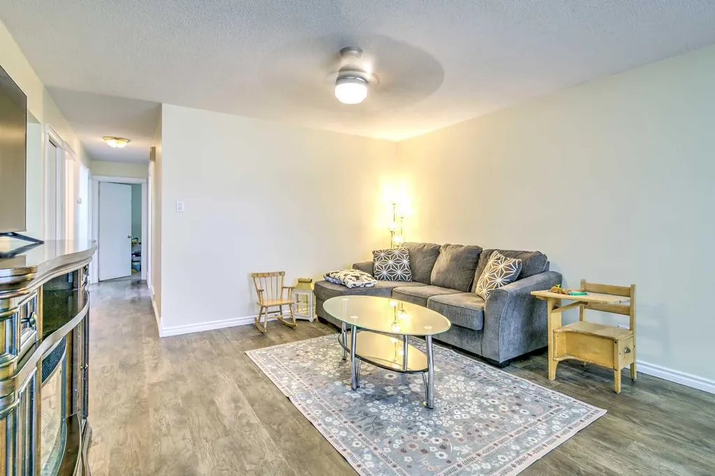 1714 15 Avenue N Lethbridge AB T1H 1W6