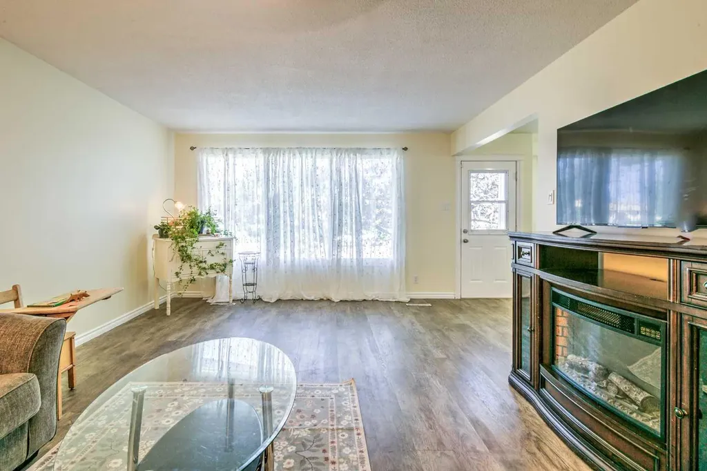 1714 15 Avenue N Lethbridge AB T1H 1W6