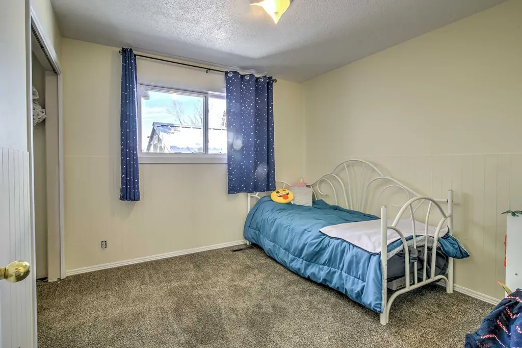 1714 15 Avenue N Lethbridge AB T1H 1W6