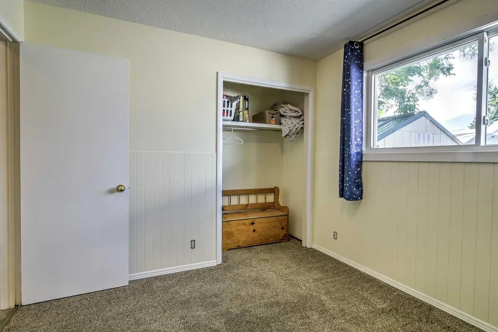 1714 15 Avenue N Lethbridge AB T1H 1W6