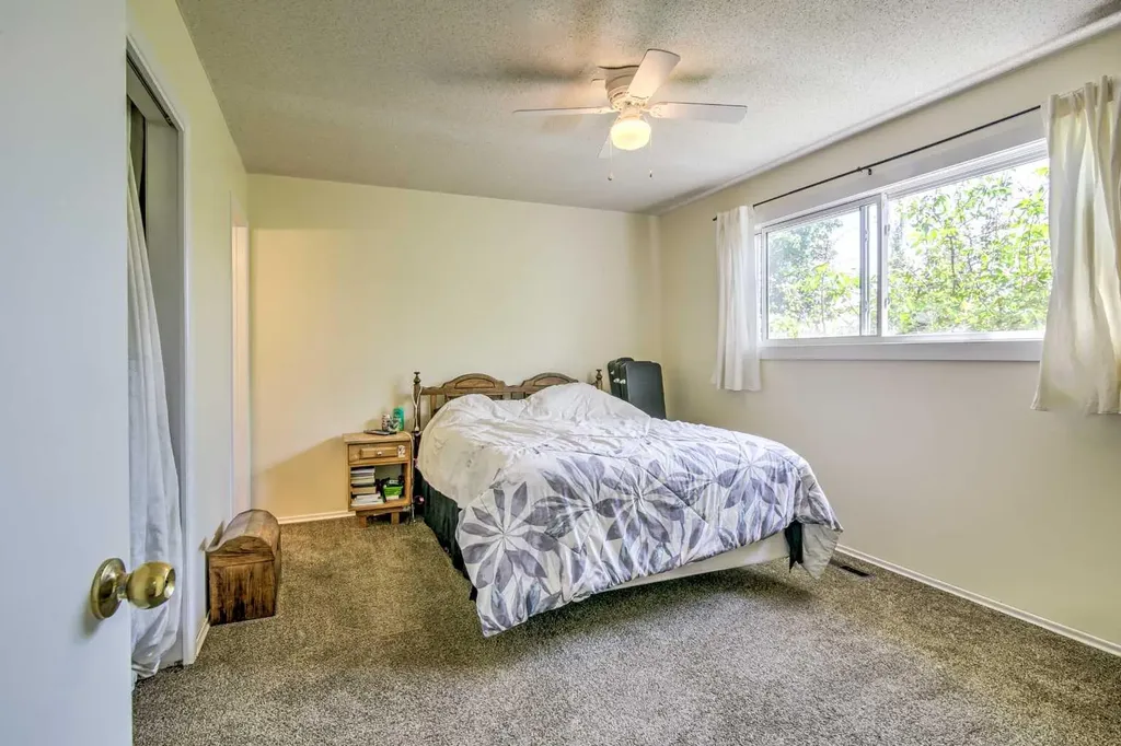 1714 15 Avenue N Lethbridge AB T1H 1W6