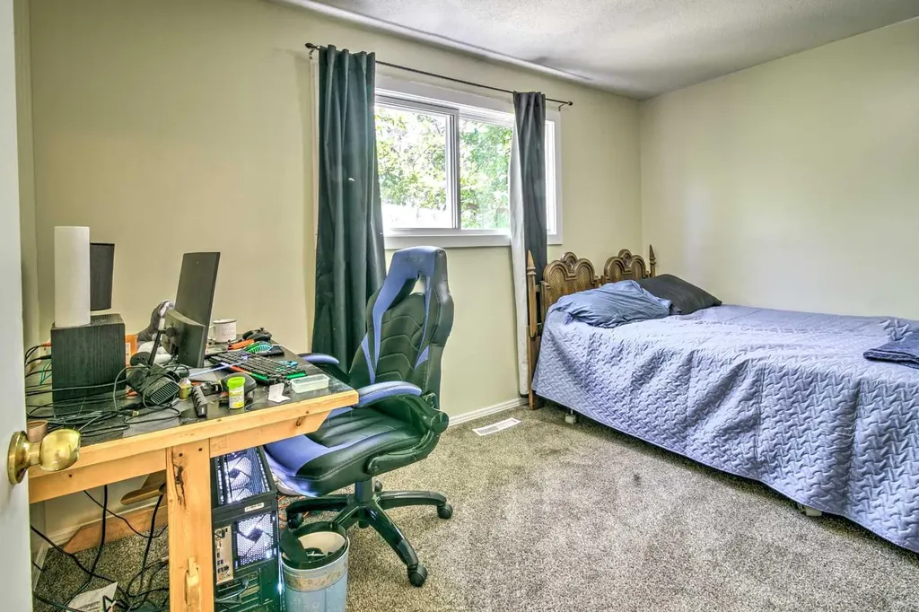 1714 15 Avenue N Lethbridge AB T1H 1W6