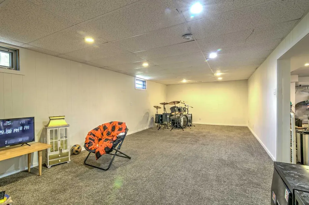 1714 15 Avenue N Lethbridge AB T1H 1W6