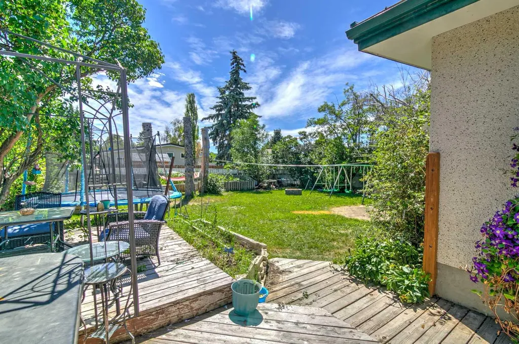 1714 15 Avenue N Lethbridge AB T1H 1W6