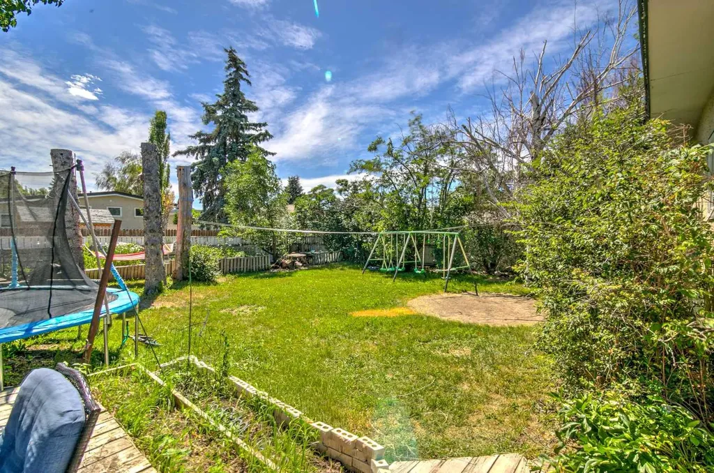 1714 15 Avenue N Lethbridge AB T1H 1W6