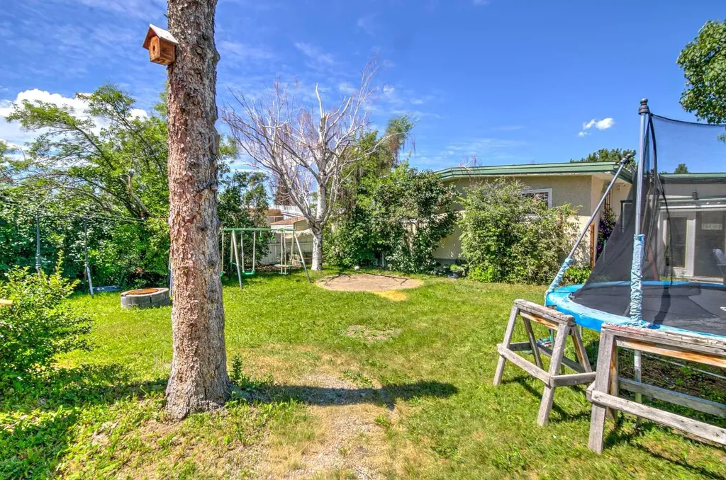 1714 15 Avenue N Lethbridge AB T1H 1W6