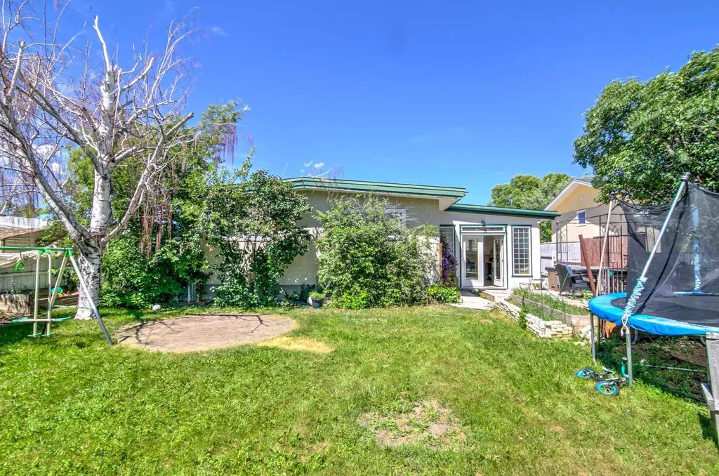 1714 15 Avenue N Lethbridge AB T1H 1W6