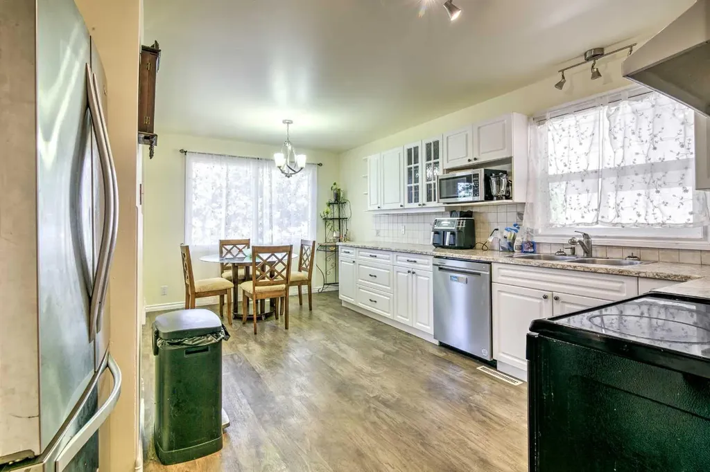 1714 15 Avenue N Lethbridge AB T1H 1W6