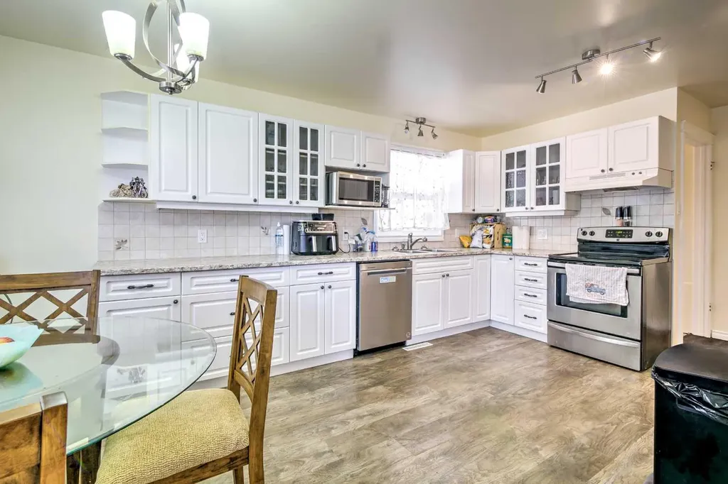 1714 15 Avenue N Lethbridge AB T1H 1W6