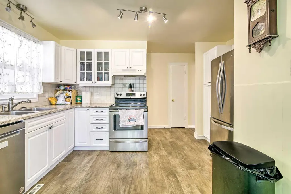 1714 15 Avenue N Lethbridge AB T1H 1W6