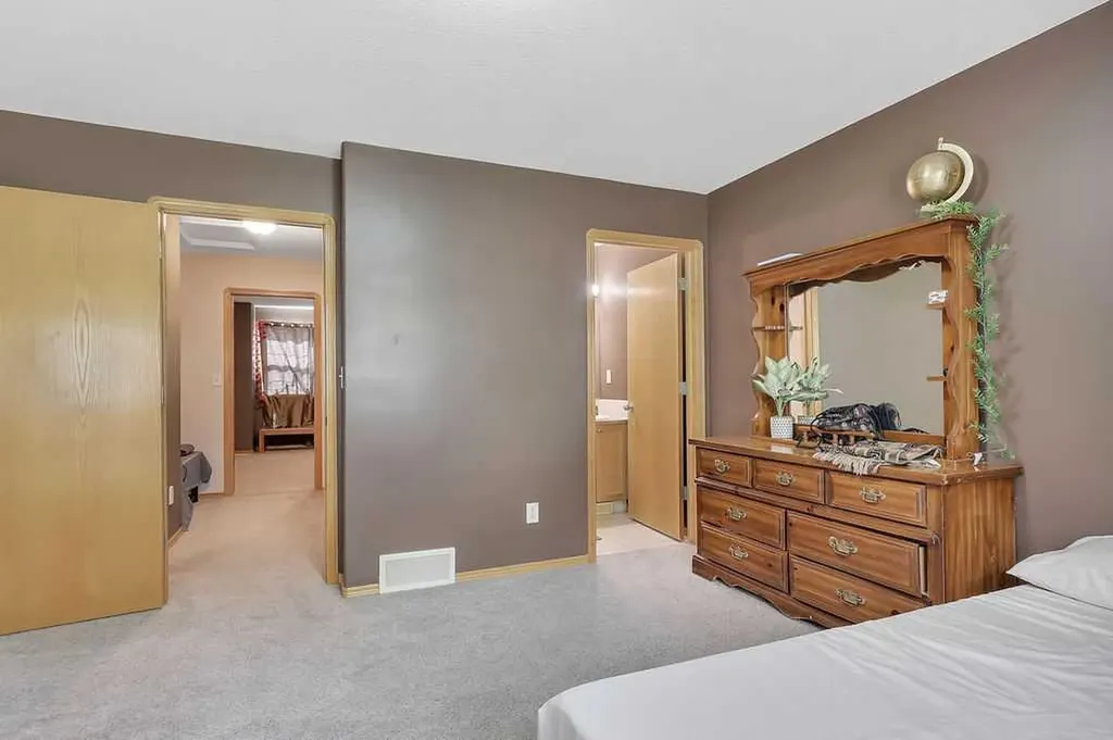 49 Abel Close Red Deer AB T4R 2Y3