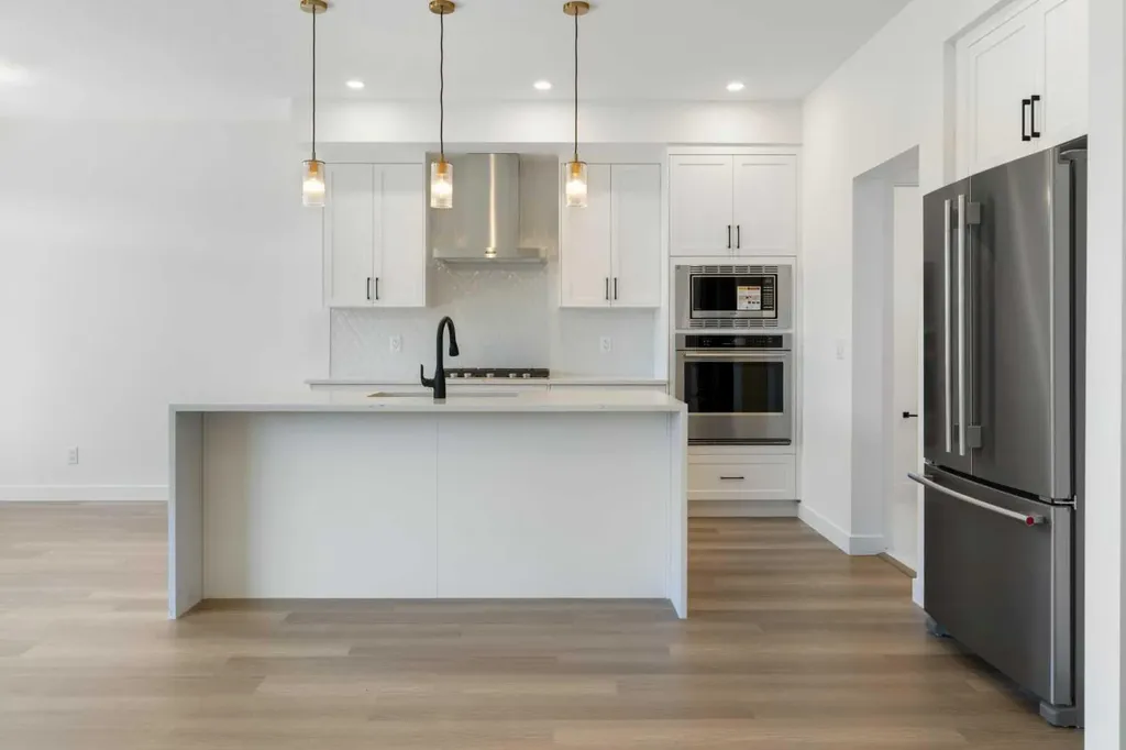 2230 81st Street SW Calgary AB T3H 6M2