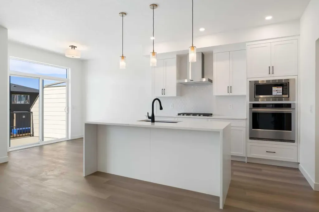 2230 81st Street SW Calgary AB T3H 6M2