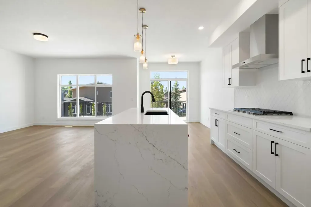 2230 81st Street SW Calgary AB T3H 6M2
