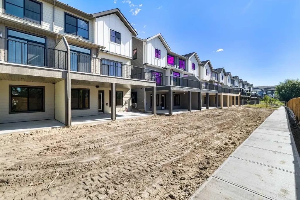 2230 81st Street SW Calgary AB T3H 6M2