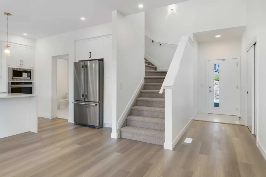 2230 81st Street SW Calgary AB T3H 6M2