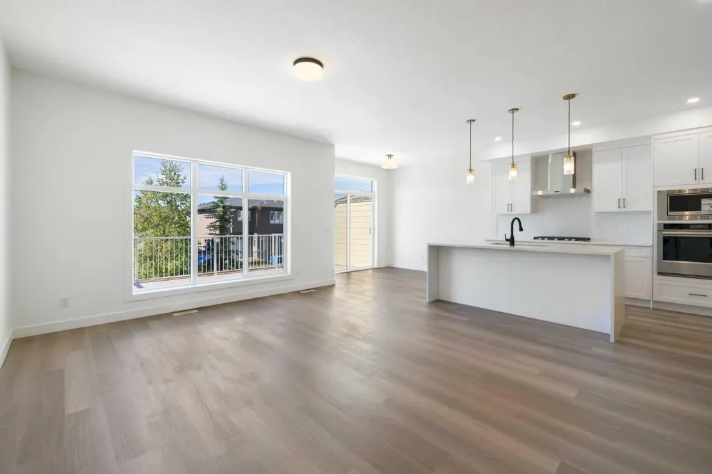 2230 81st Street SW Calgary AB T3H 6M2